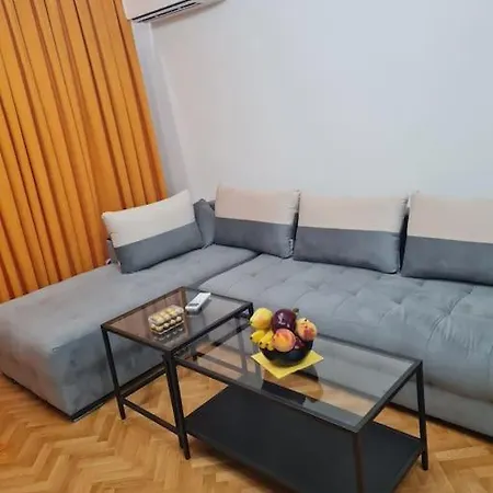 Spacious Two Bedroom Flat In The Heart Of アパート *