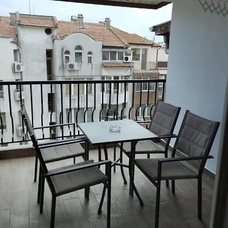 アパート Spacious Two Bedroom Flat In The Heart Of ブルガス