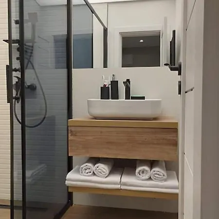 Spacious Two Bedroom Flat In The Heart Of ブルガス